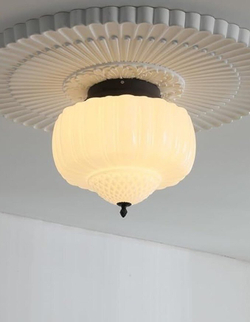 Нежный классический потолочный светильник 🤍