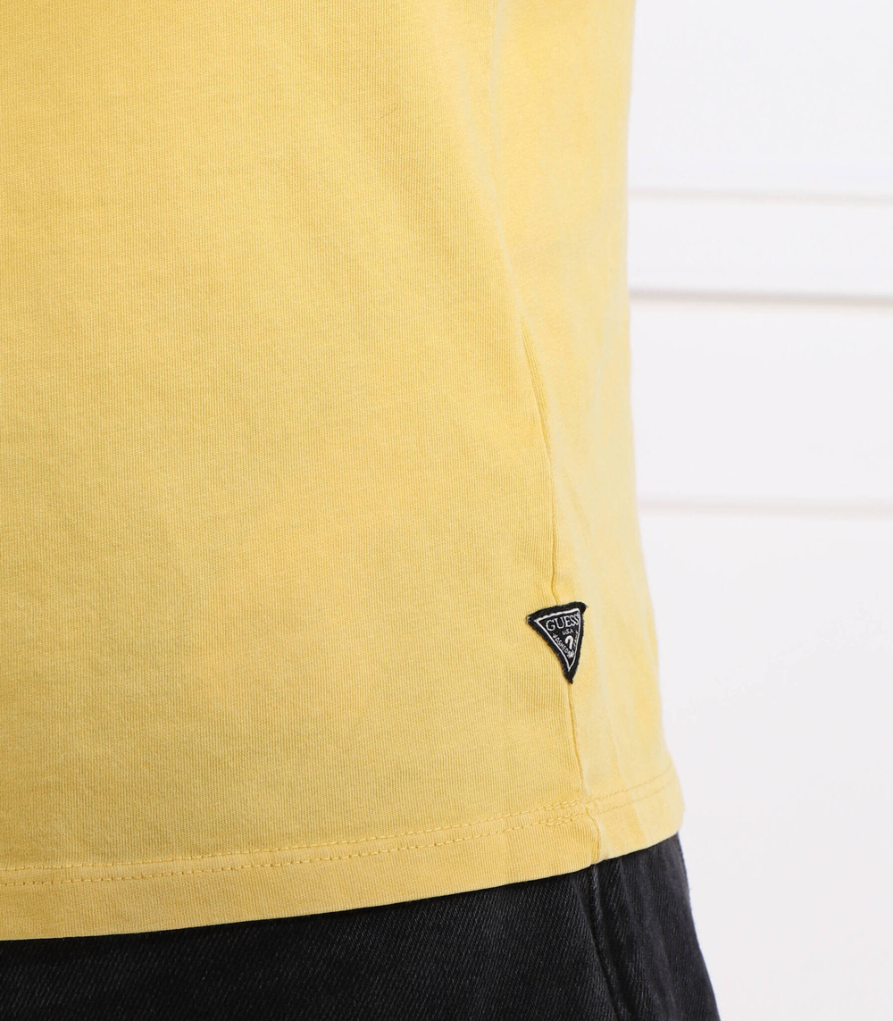 футболка banksy queen GUESS - желтый(M3RI1U KBDL0)