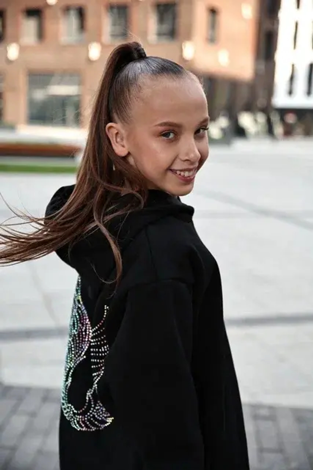 Худи с крыльями стразы (черный)