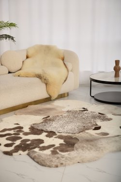 Ковер Мосси из некрашенных шкур с пятнами для интерьера
