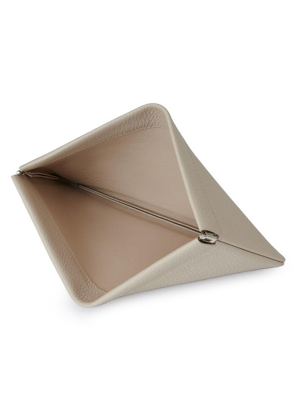 POCHETTE M кремового цвета