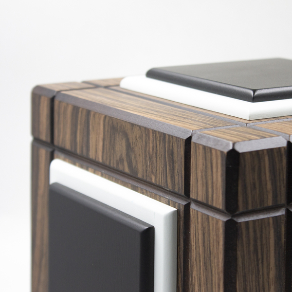 Урна для праха "Куб Квадро" с накладками