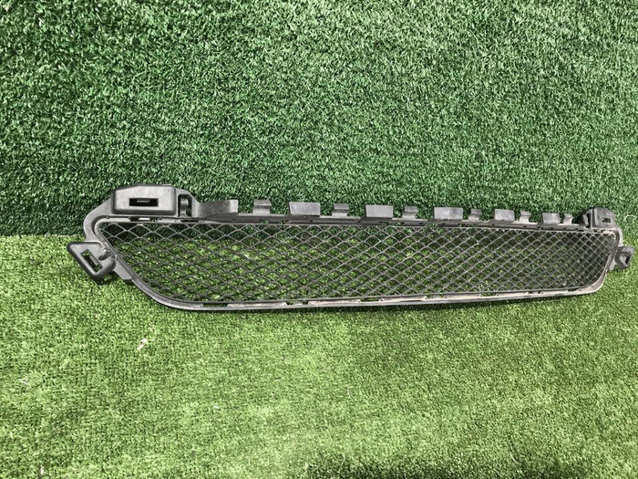 Решетка переднего бампера Mercedes C w205 (2014-2018)