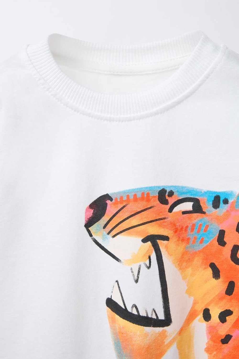 ZARA ФУТБОЛКА С АНИМАЛИСТИЧЕСКИМ ПРИНТОМ, БЕЛЫЙ