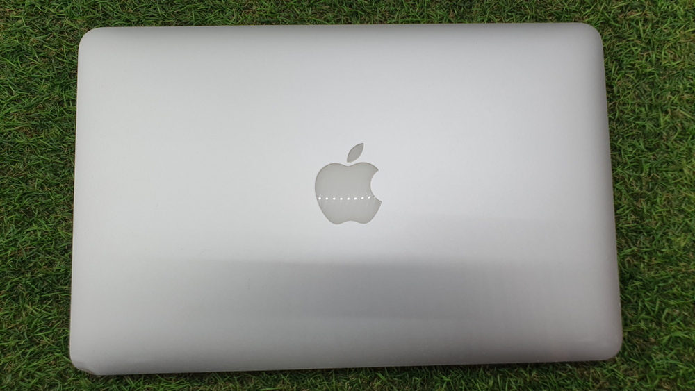 MacBook Air (11 дюйм., начало 2015 г.) 1366x768, Intel Core i5 1,6 ГГц, 4 Gb, SSD 128 Gb