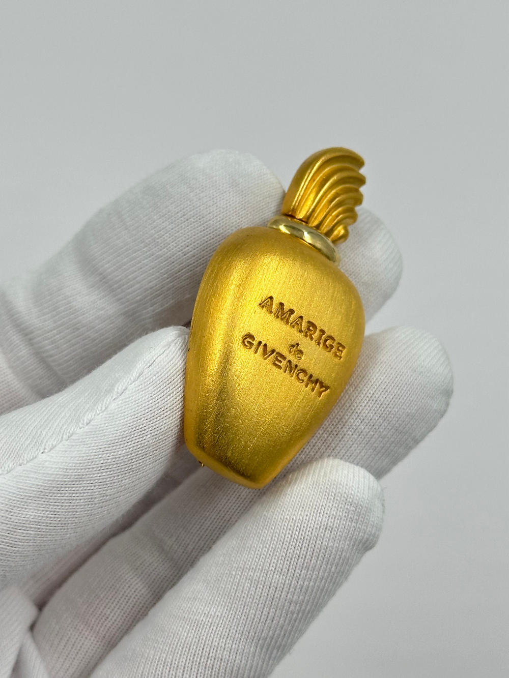 Брошь в виде флакона духов Amarige Givenchy