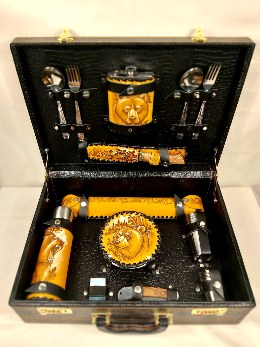 Набор подарочный для пикника «Медведь» на 6 персон в кейсе