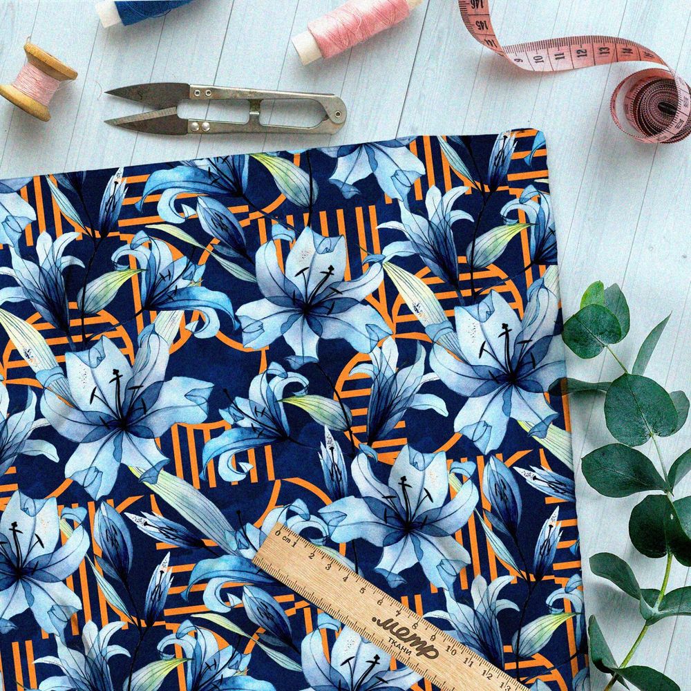 Ткань муслин акварельно-голубые цветы на синем фоне