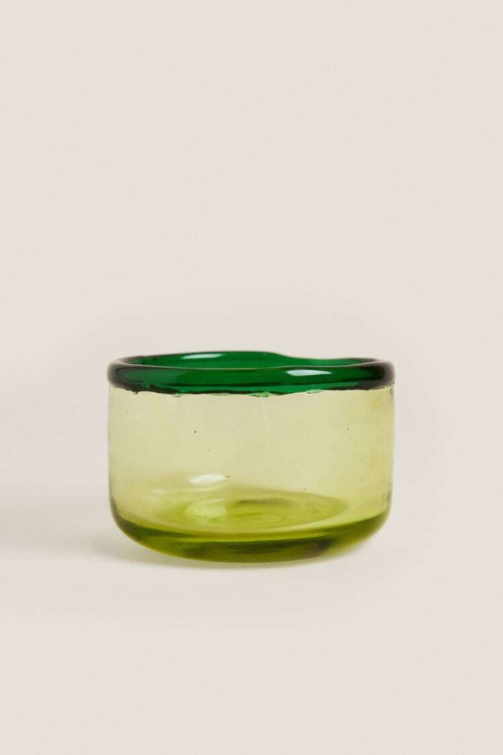 ZARA HOME СТЕКЛЯННАЯ ПИАЛА С КОНТРАСТНЫМИ ДЕТАЛЯМИ ПО КРАЯМ, ЗЕЛЕНЫЙ