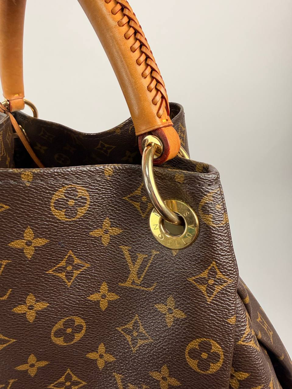 Сумка Louis Vuitton Artsy MM