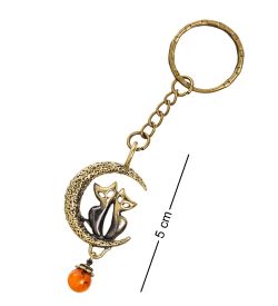 AM-1462 Брелок «Коты на луне» (латунь, янтарь)