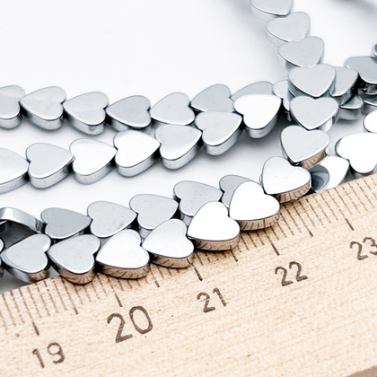 Гематит Сердце бусины (имитация), цвет серебристый, размер около 6 мм, цена за отрезок 19 см (1/2 нити)