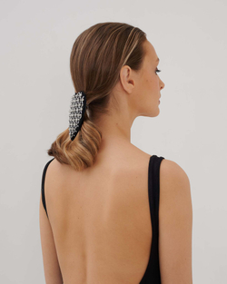 Заколка-сердце расшитая стразами и металическими элементами