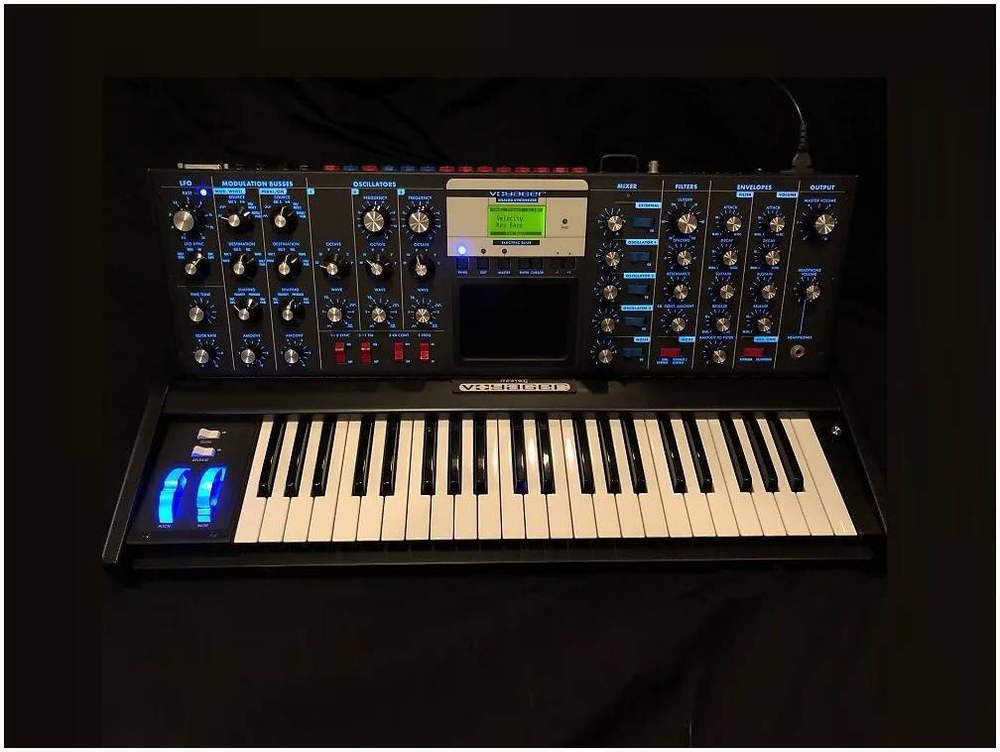 Синтезатор аналоговый Moog Voyager