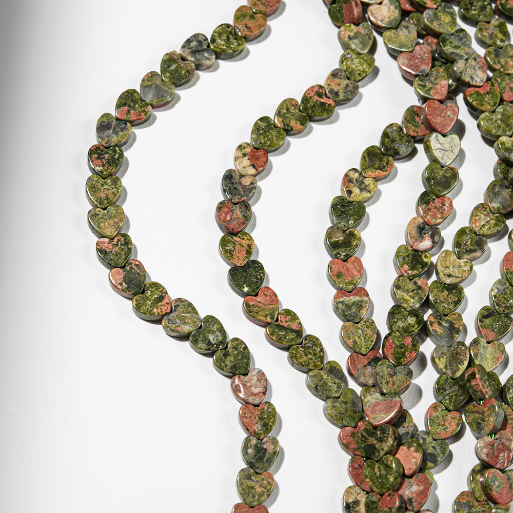 Унакит натуральный, мини-сердечки, 6,3мм