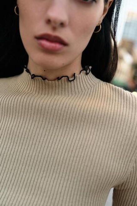 ZARA ТРИКОТАЖНЫЙ ТОП В РУБЧИК С КОНТРАСТНЫМИ КАНТАМИ, КАМЕННО-СЕРЫЙ