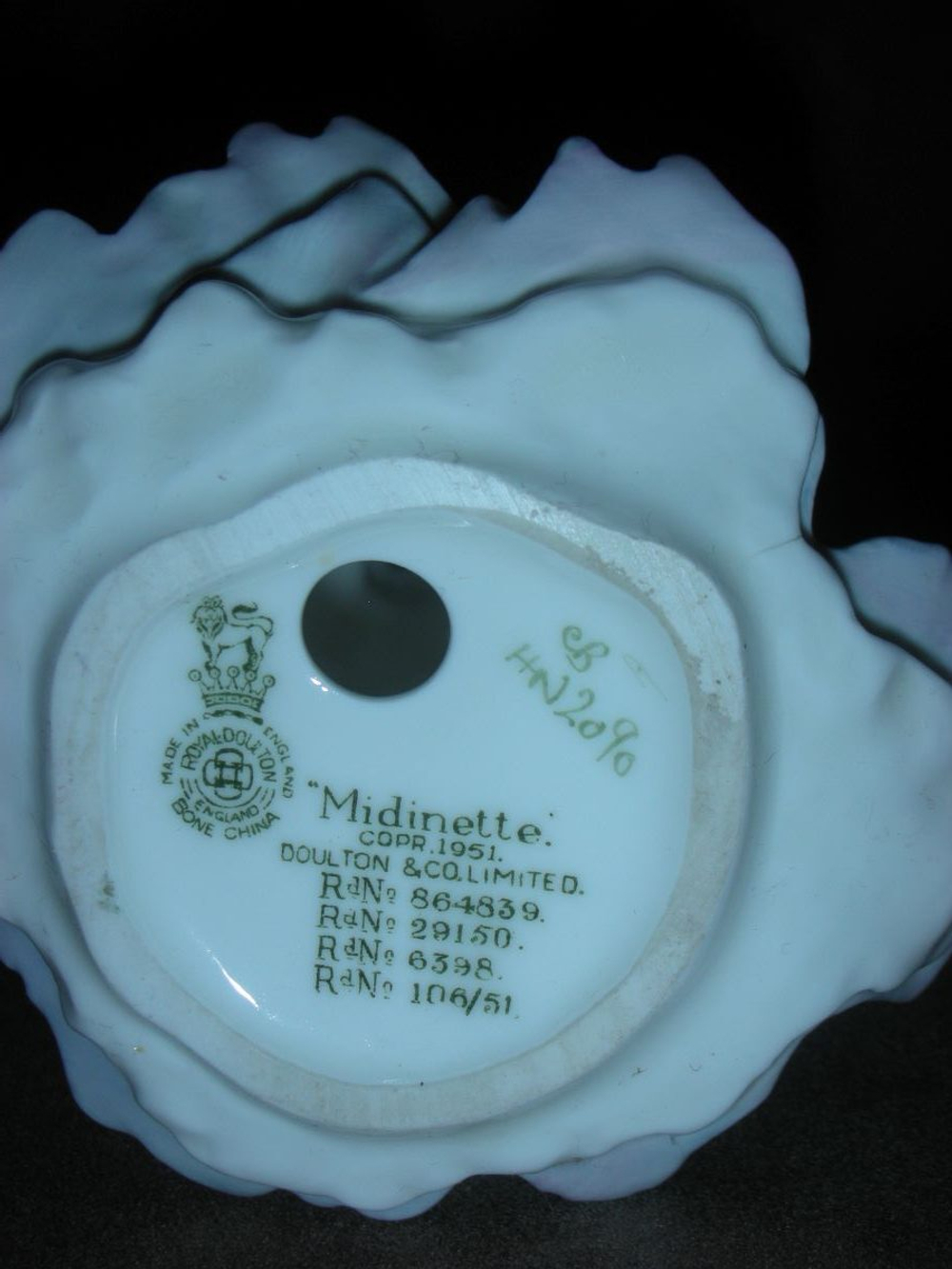 Статуэтка. Фарфор. Дама Мидинетт. Royal Doulton. Англия