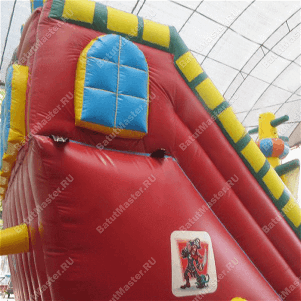 Большой надувной батут-горка "Корабль флибустьеров" 12*8*6 м
