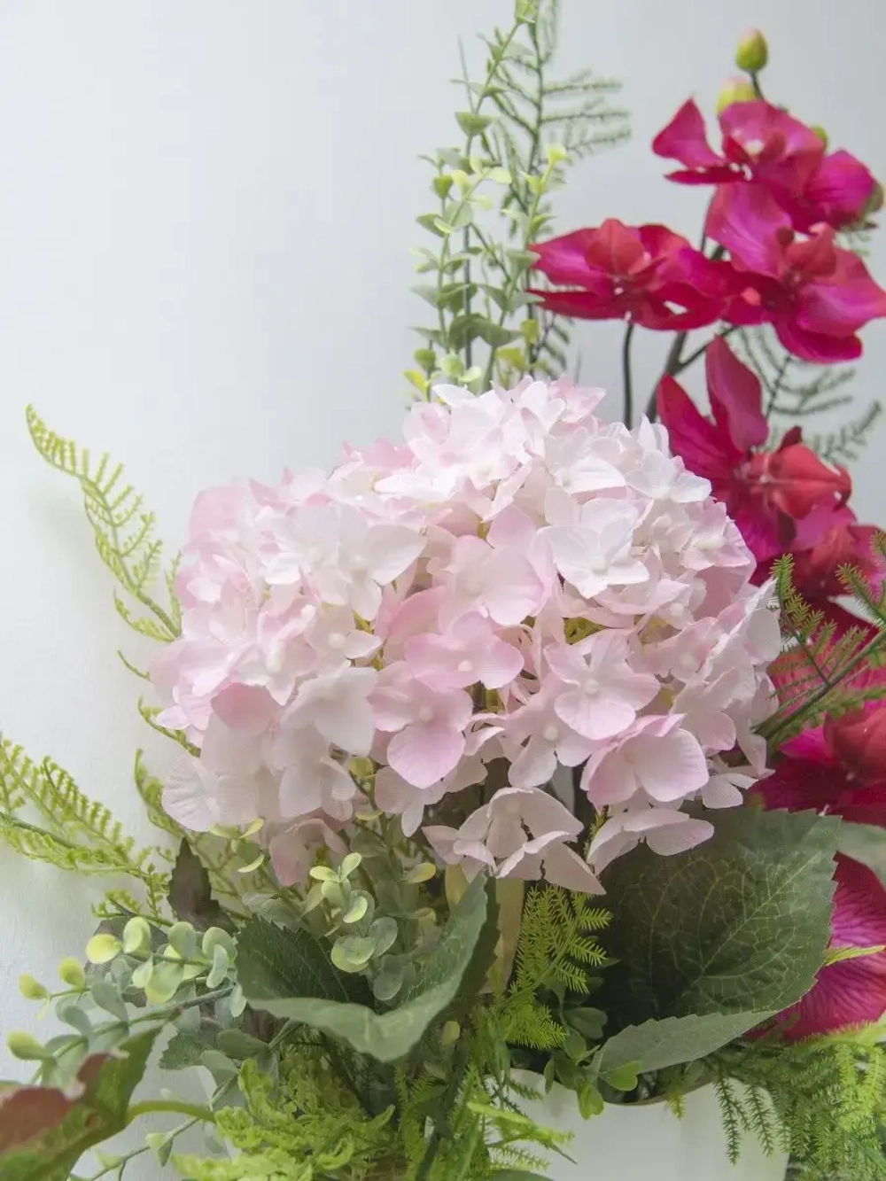 Искусственные цветы на стену в кашпо