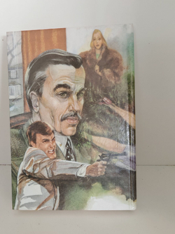 Блондинка с подбитым глазом. Кругом жулье