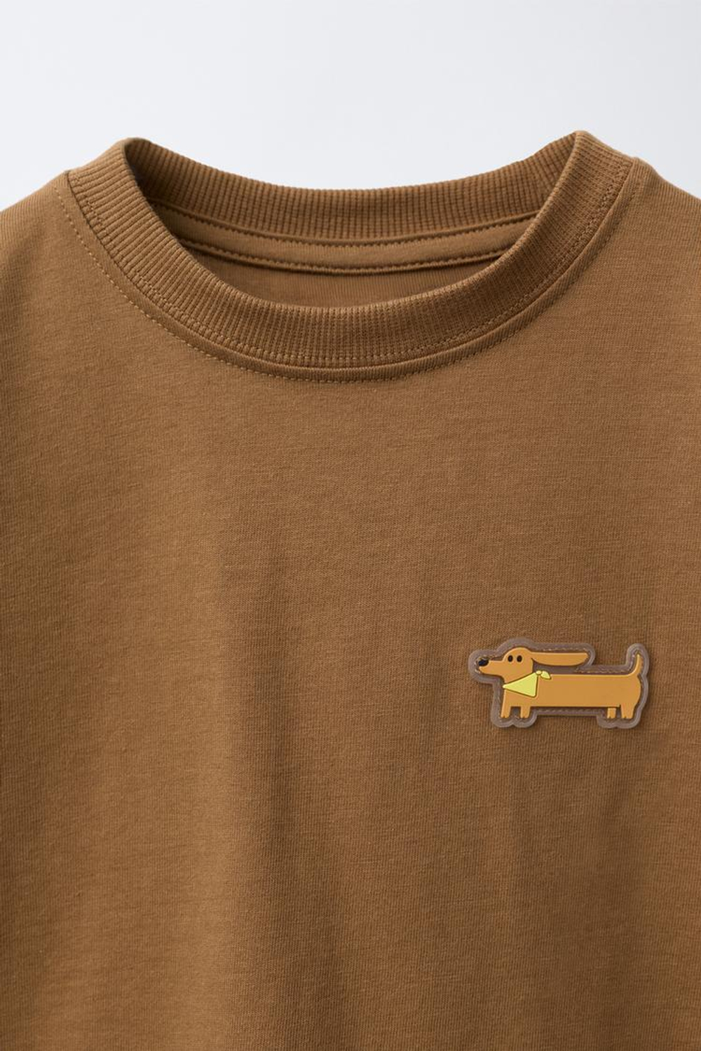 ZARA ФУТБОЛКА С ПРОРЕЗИНЕННЫМ ПРИНТОМ ЖИВОТНОГО, КОРИЧНЕВЫЙ