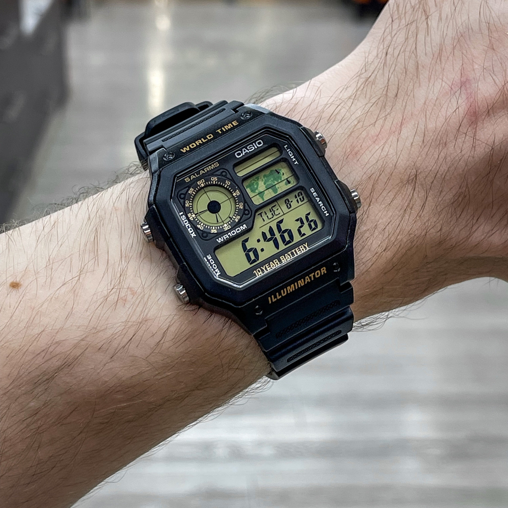 Наручные часы Casio AE-1200WH-1B