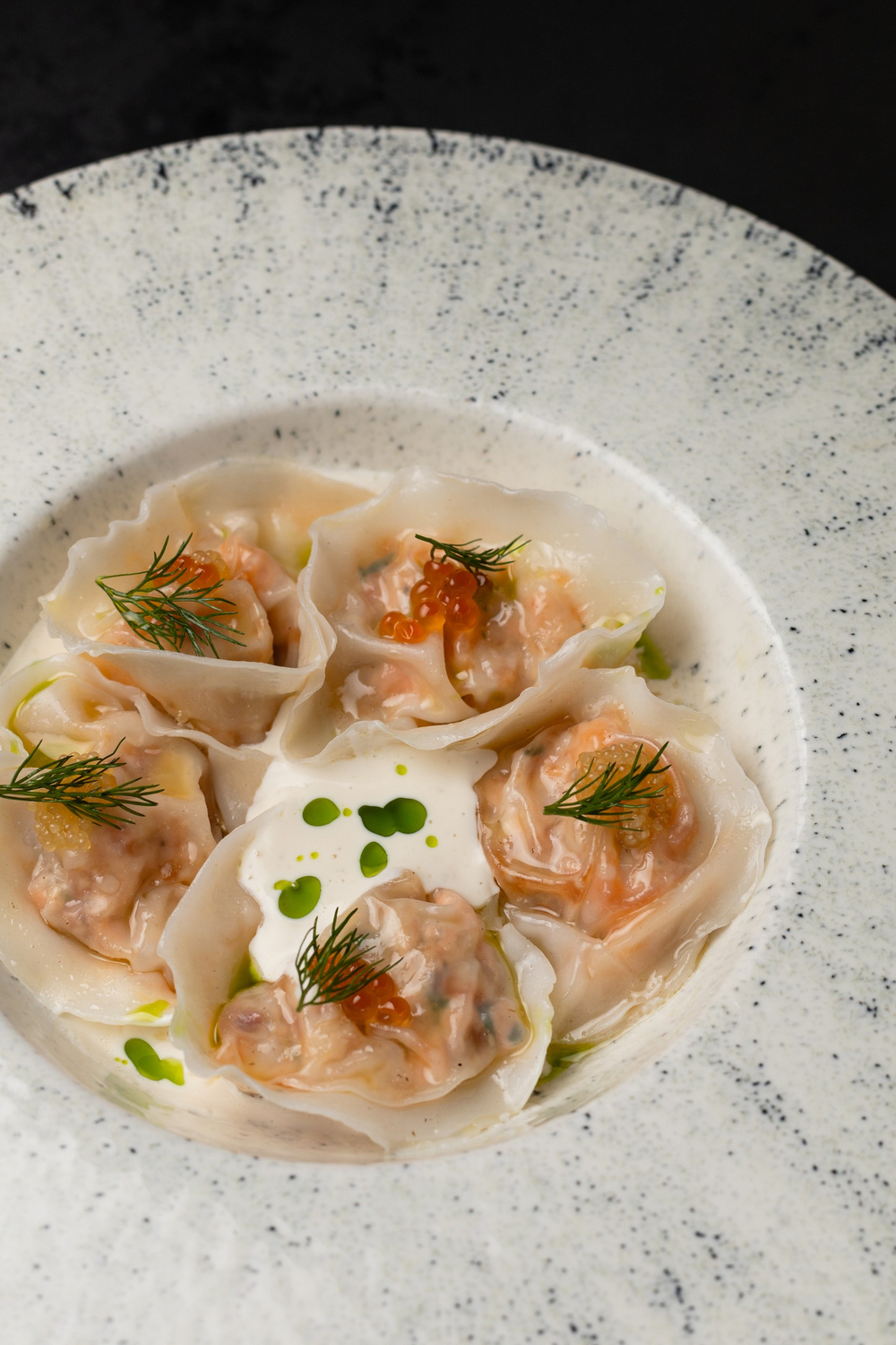 Равиоли с семгой и креветками в кокосом соусе Биск