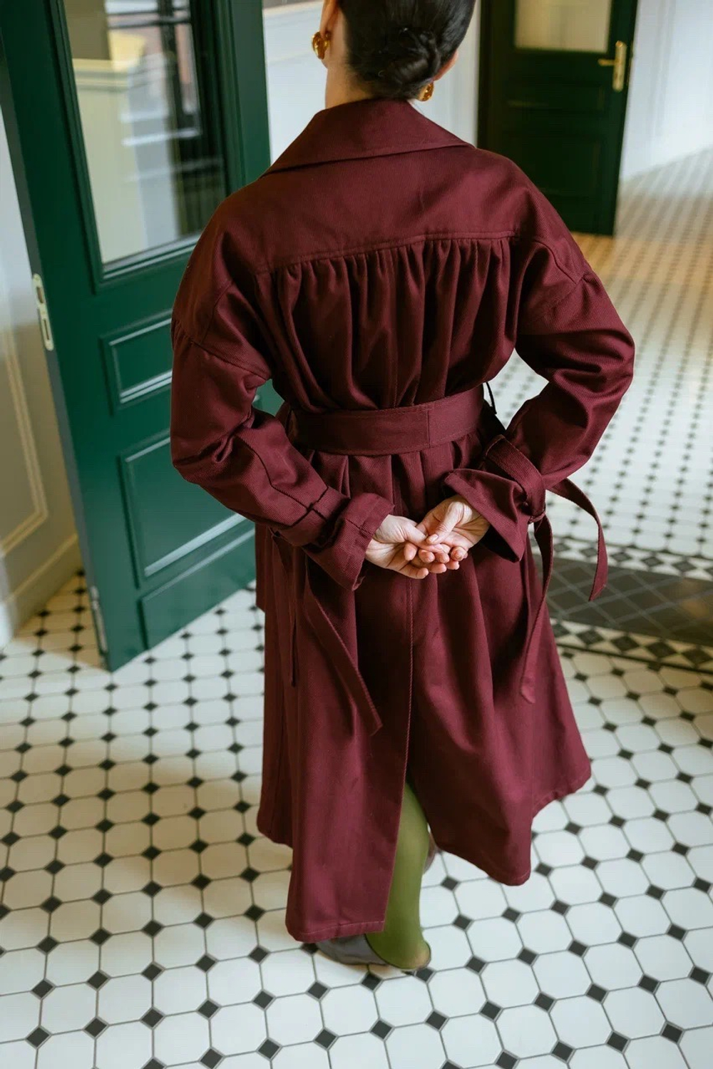 Бордовый тренч