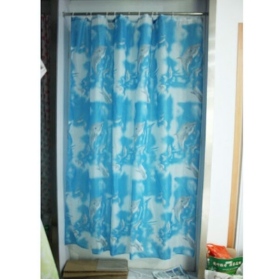 Штора для ванной комнаты полиэстер эконом 180*200 с кольцами Дельфины на голубом YQL-1067