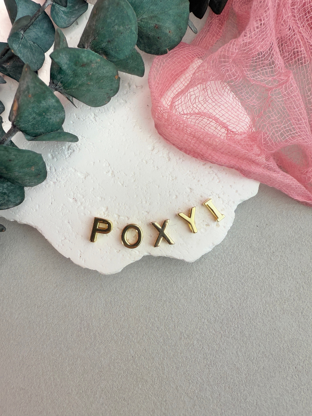 Набор букв "POXYI" позолота 14к, 9 мм, 5 штук