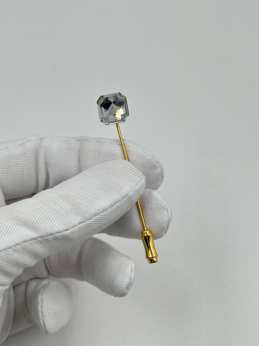 Брошь булавка с кристаллом