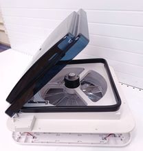 Люк накрышный Mobile Comfort H2828, 280x280мм с вентилятором 12V