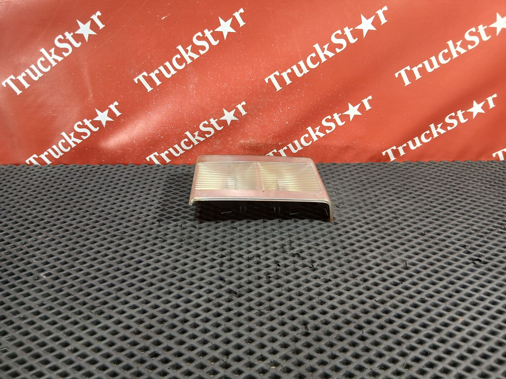 Плафон внутреннего освещения правый