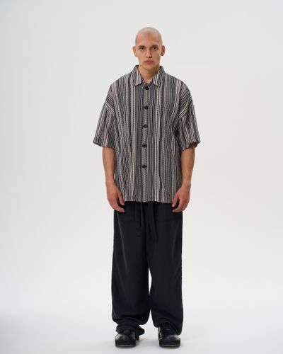 Вязаная серая рубашка с коротким рукавом