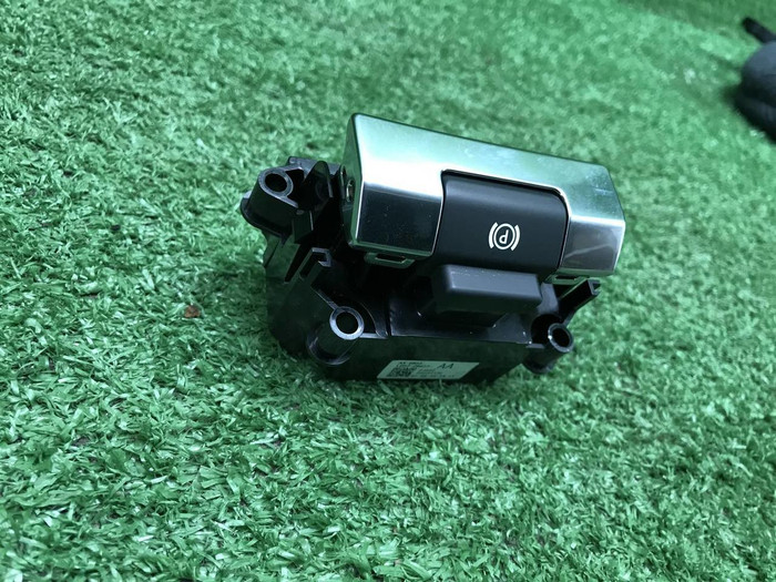 Кнопка ручного тормоза LR Discovery Sport (19-нв)