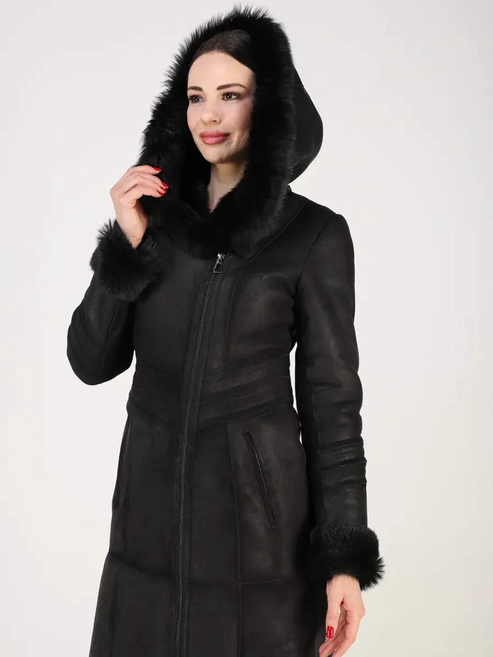 Дубленка зимняя натуральная с капюшоном