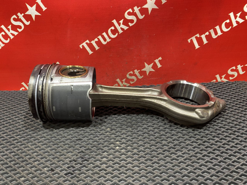 Поршень с шатуном 2018г