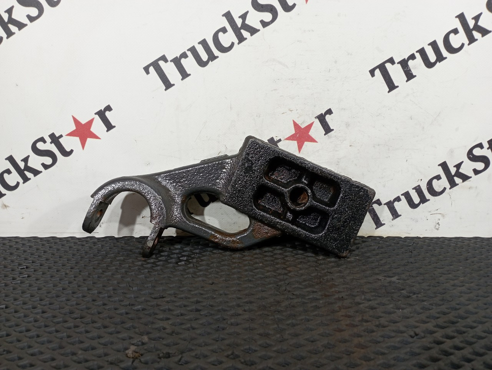 Кронштейн амортизатора переднего правый