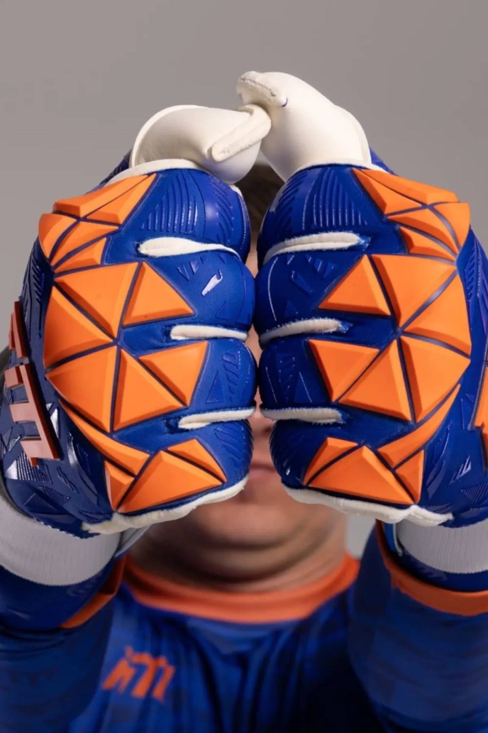 Вратарские перчатки Football Masters Invictus X Pro