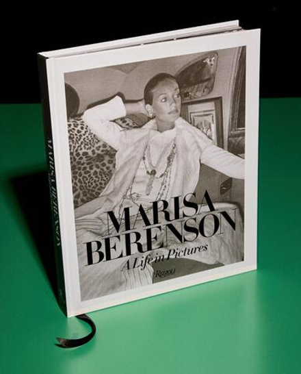 Marisa Berenson: A Life in Pictures. Фотоальбом-мемуары (на английском языке)