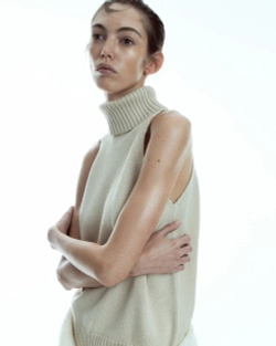 Топ с горлом Крем