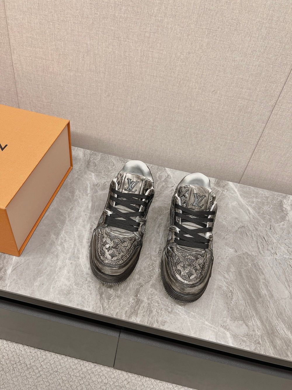 Louis Vuitton Trainer (4 colors)