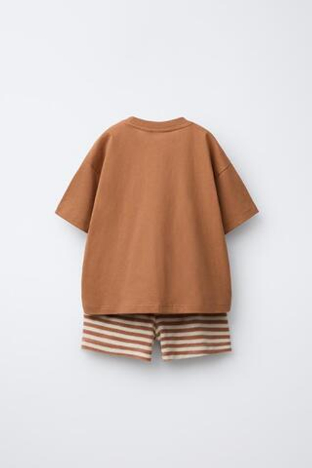 ZARA КОМПЛЕКТ ИЗ ФУТБОЛКИ И ШОРТОВ, КОРИЧНЕВЫЙ/БЕЛЫЙ