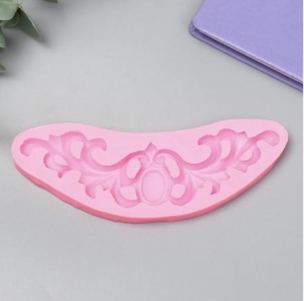 Молд силиконовый "Узор - уголок с медальоном" (входит в набор "Лепнина 2")