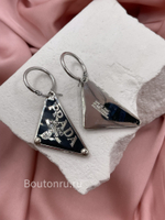 Серьги Прад. серебристые с черным лого