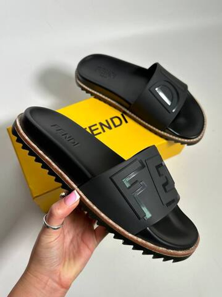 Шлёпанцы Fendi