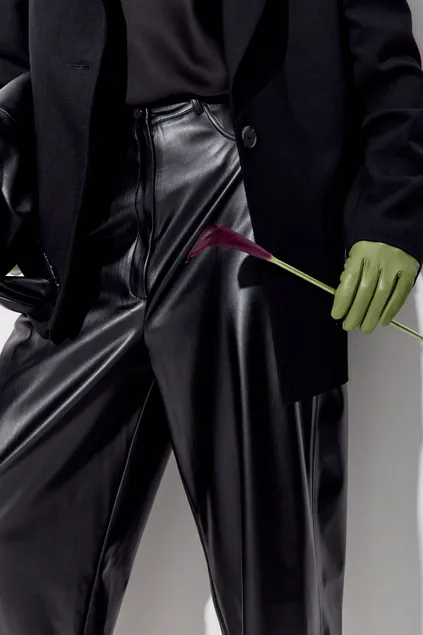 Брюки Baggy из экокожи черного цвета