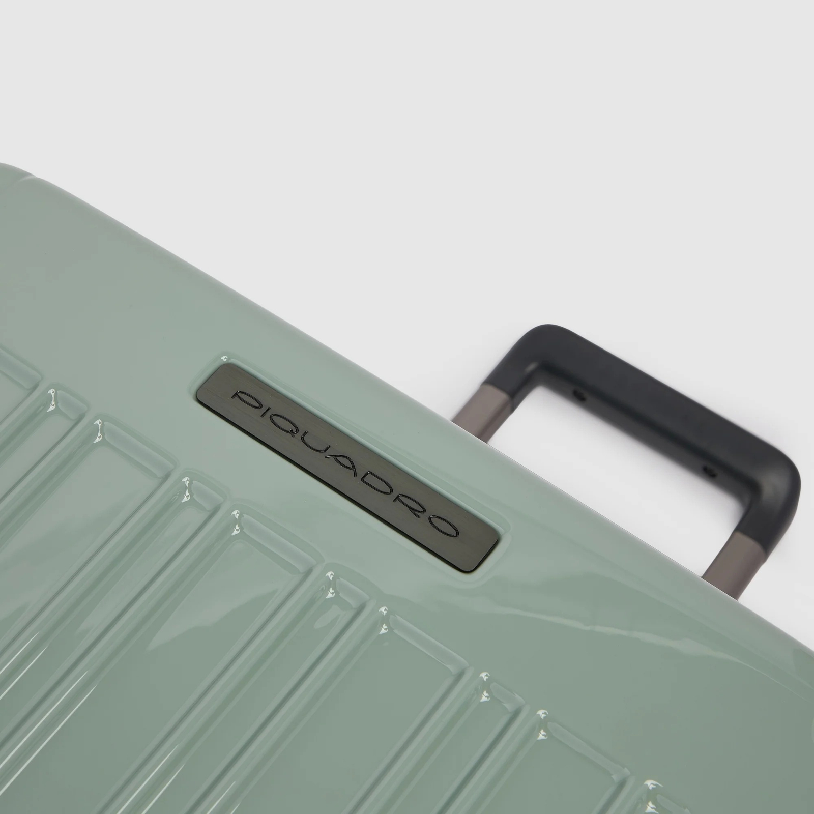 Чемодан средний Piquadro PQ-Light BV6393PQL/Verde