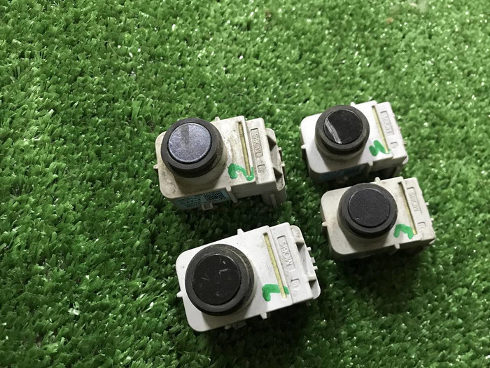 Парктроник Genesis G80 (2016-2020)