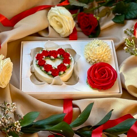 Бенто чизкейк "Сердце розы"